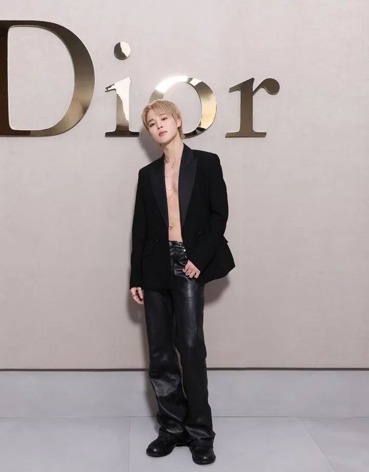 jimin bts dior arrival spring summer 2026 paris fashion week