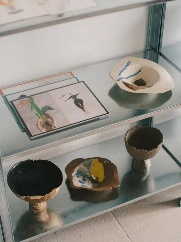 sideway-tiong-bahru-market-pottery-display-singapore