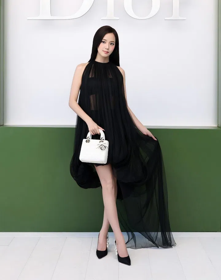 jisoo dior paris fashion week