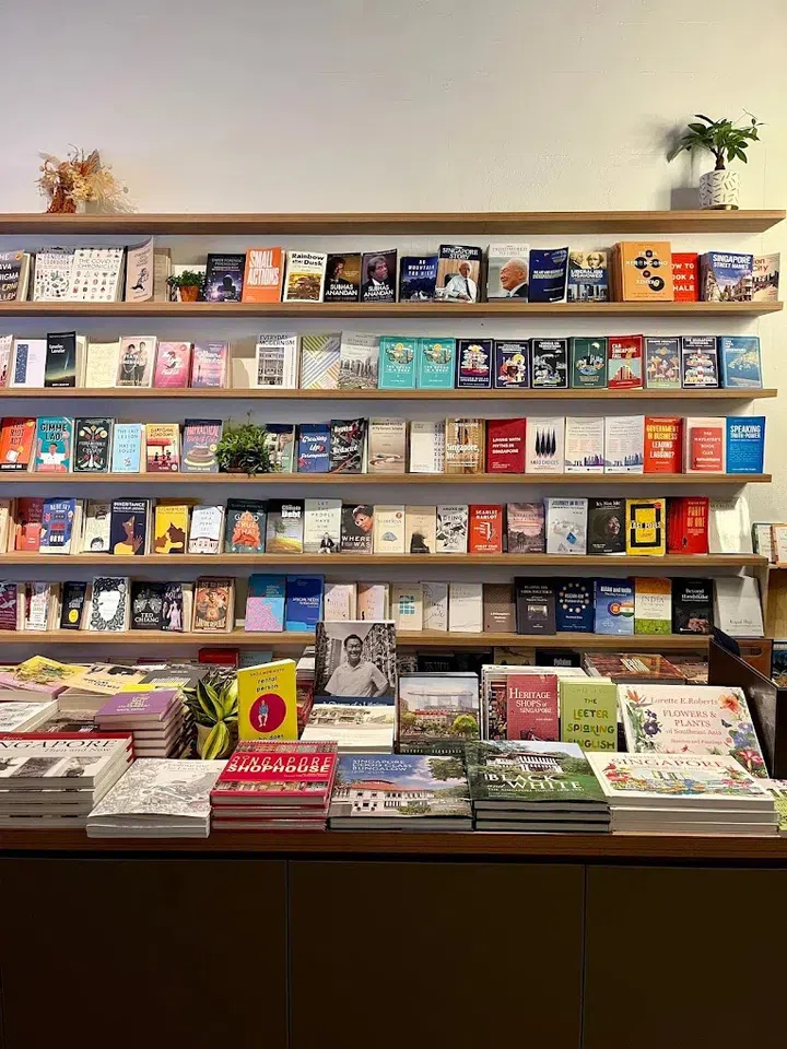 Book cafes Singapore: Book Bar