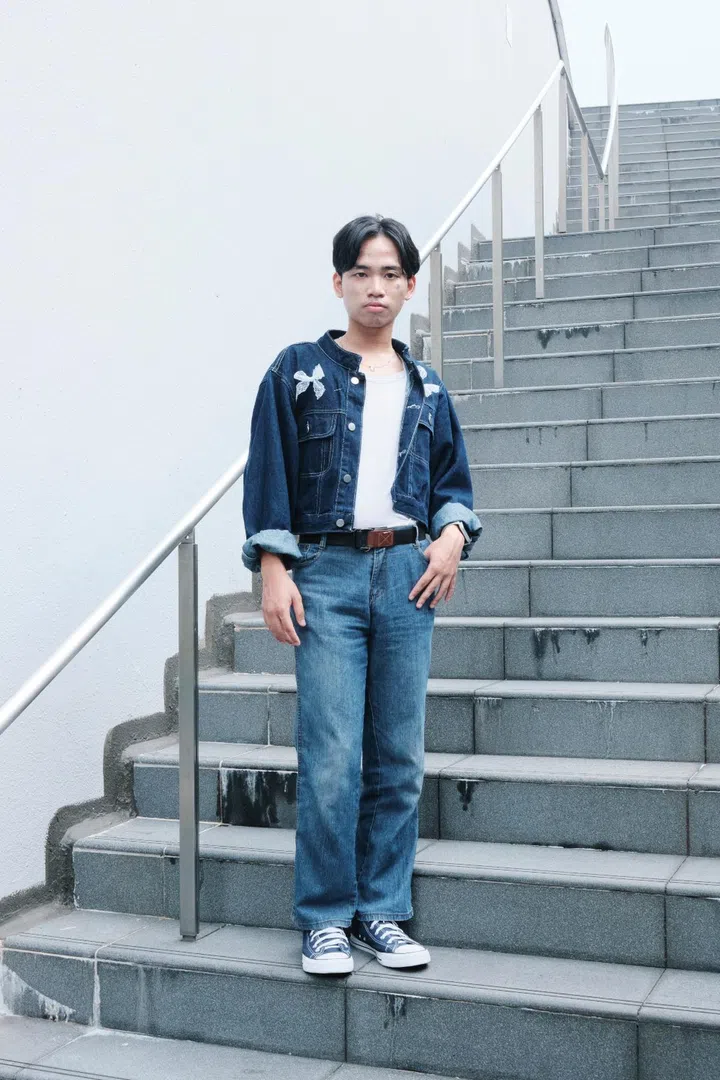 gracie abrams singapore sg concert outfit denim