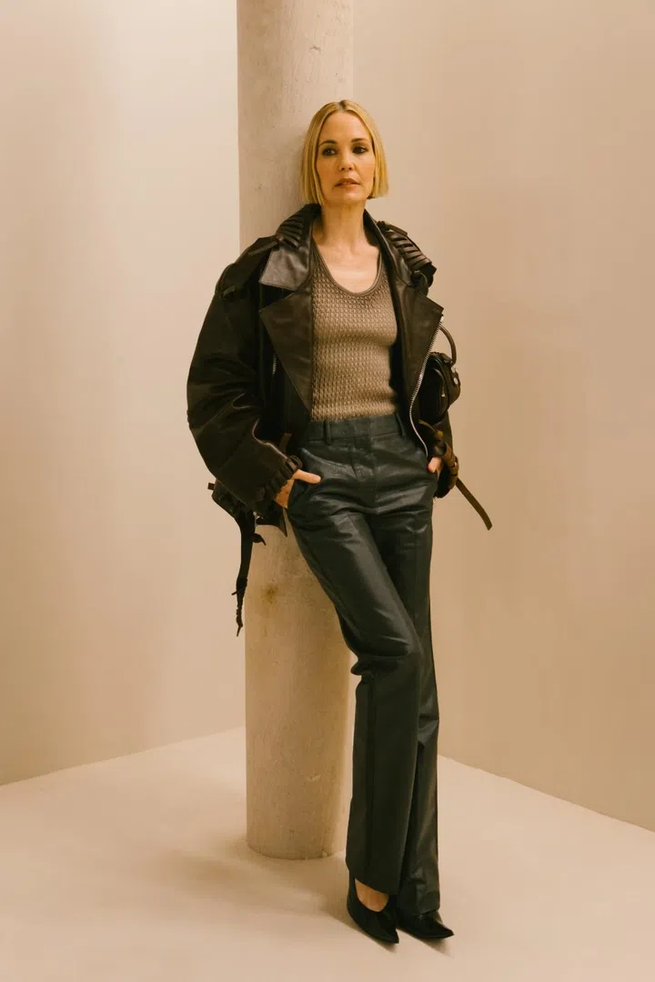 leslie bibb  acne studios paris fashion week