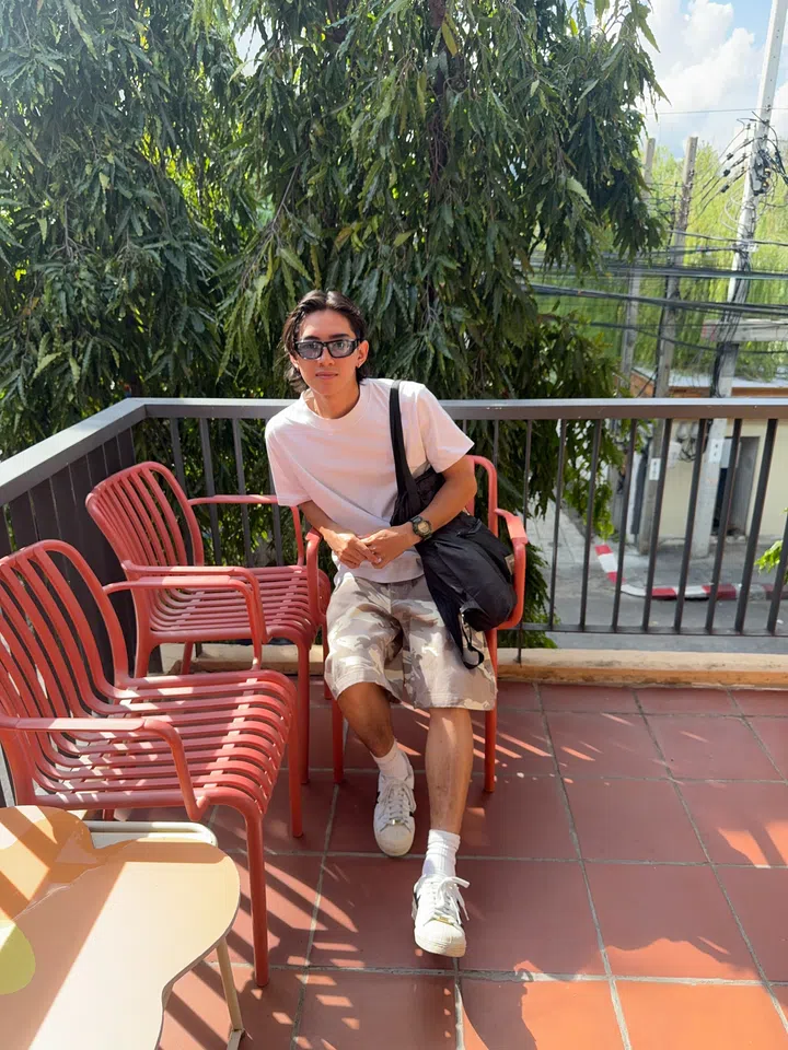 Ming Yew young Singaporean cobbler and skateboarder