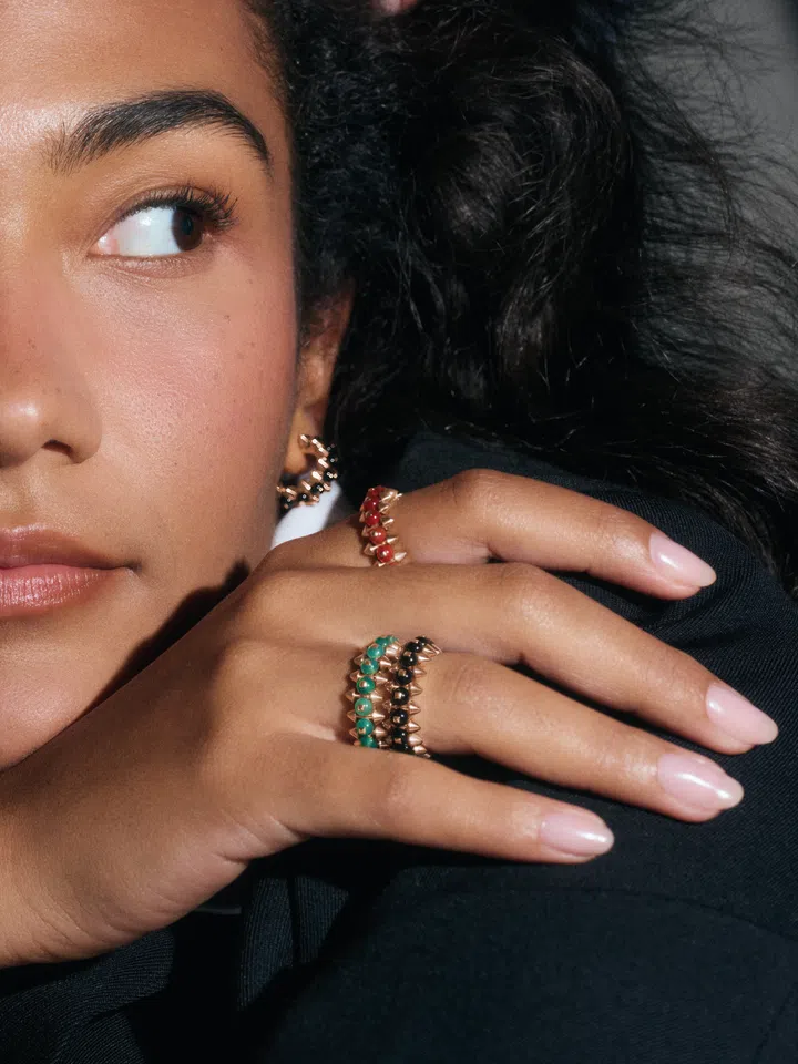 Olivia Dean Clash de Cartier jewellery