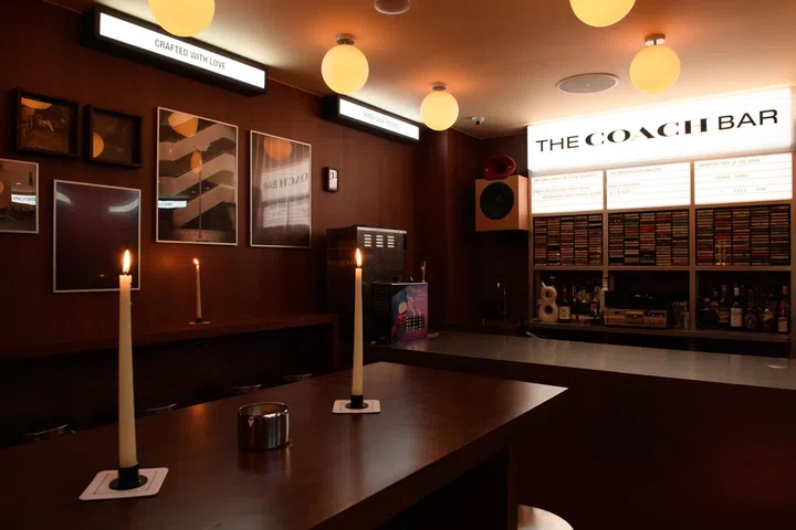The Coach Bar - romantic bars Singapore