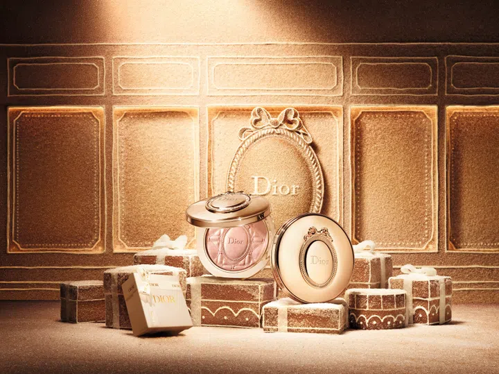 Dior Beauty Holiday 2026 collection - Dior Forever Glow Luminiser Highlighter