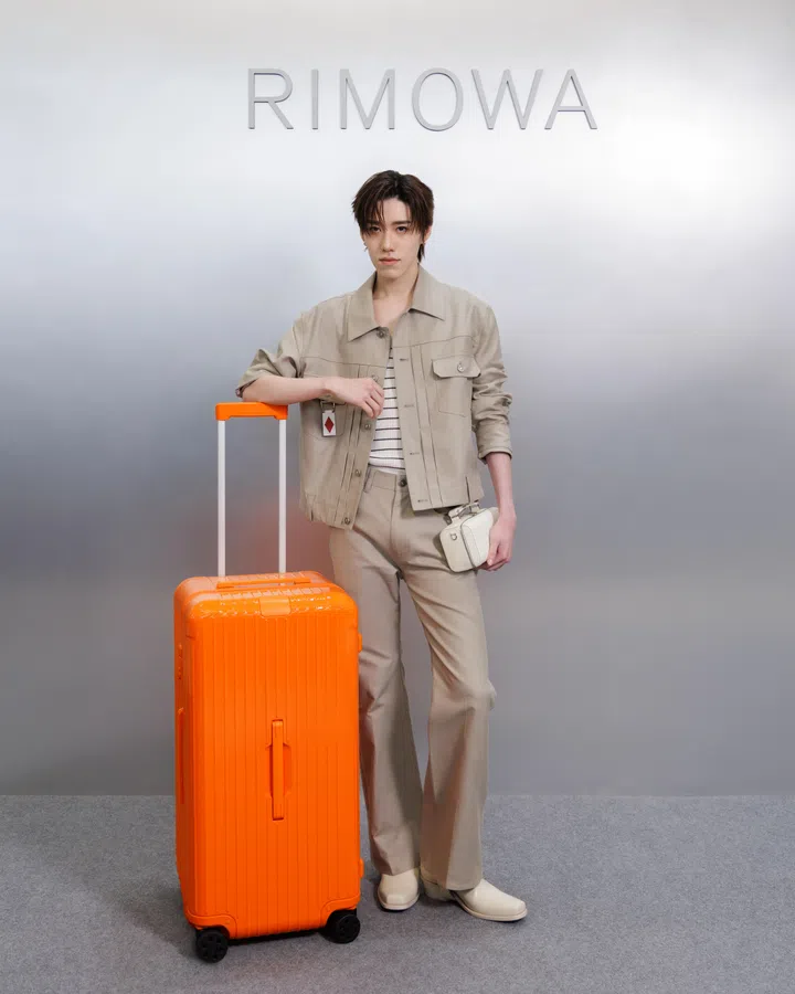 PP Krit Rimowa orange luggage 2026