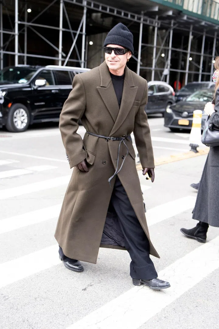 street style man brown coat