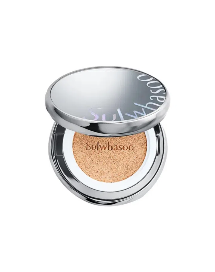 winter sports gear gift guide apre ski aesthetic cushion foundation sulwhasoo