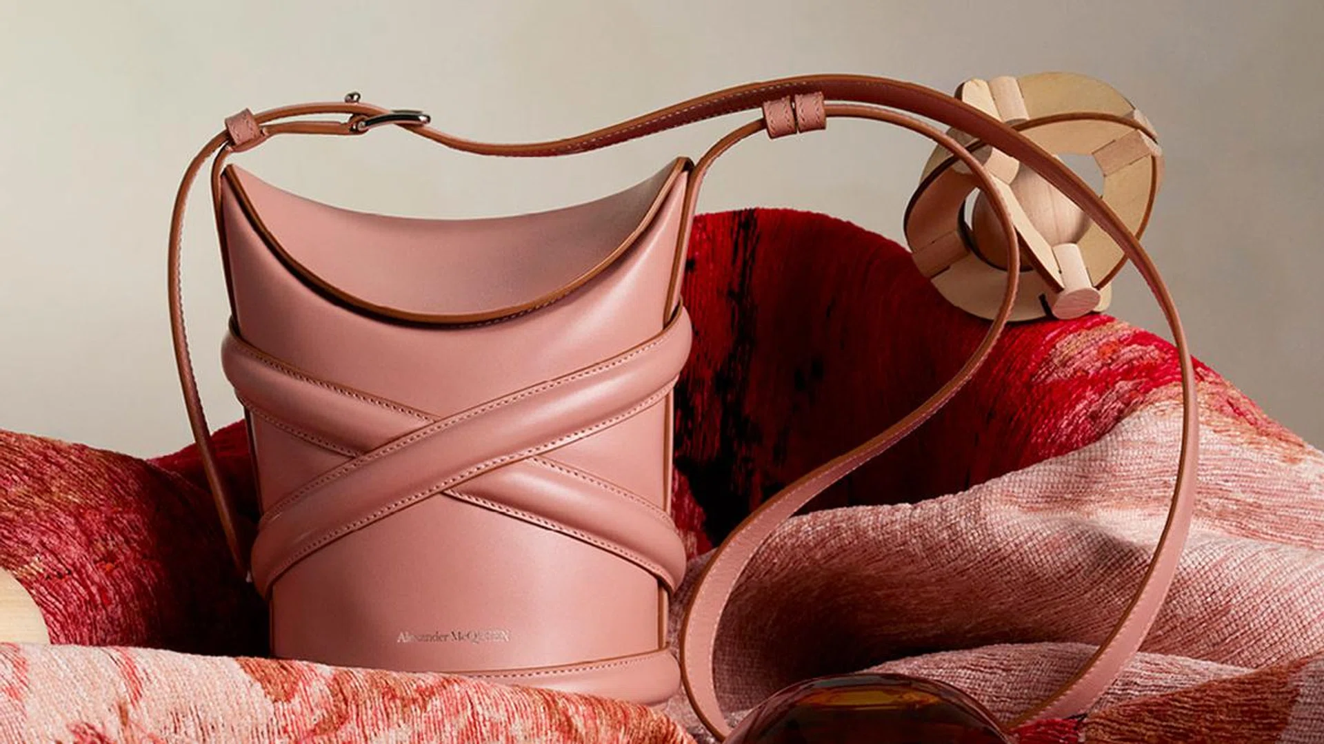 bucket bag