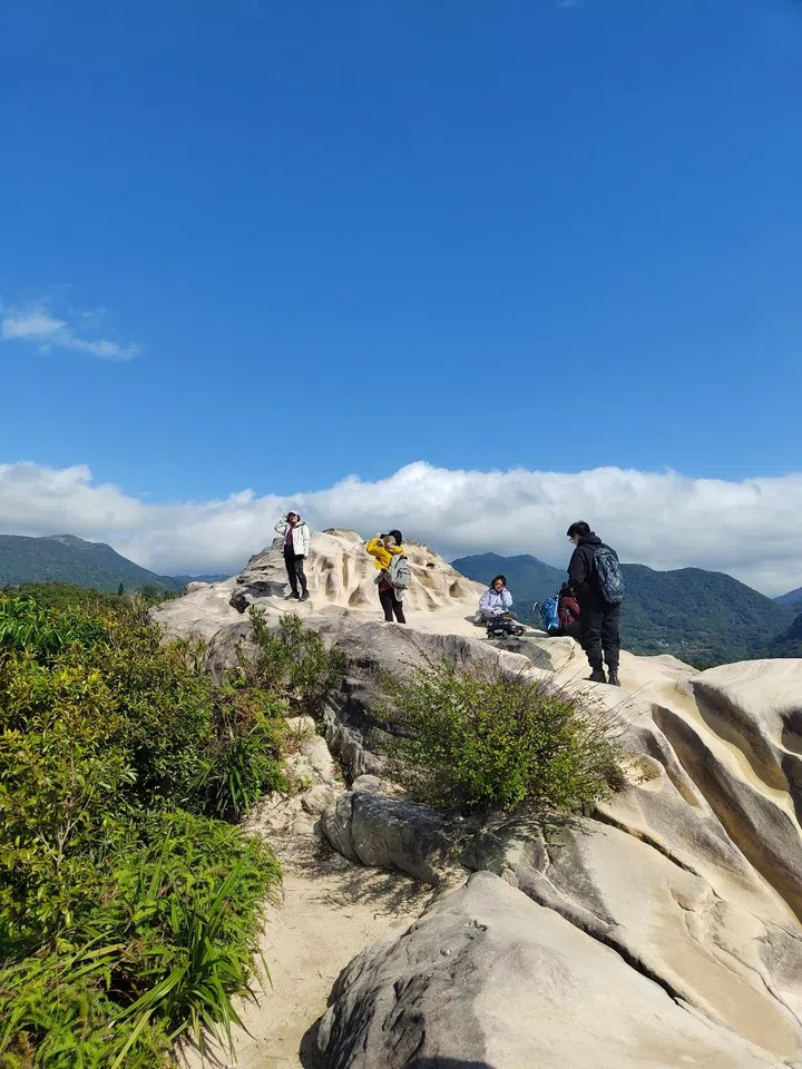 Battleship Rock (軍艦岩) hiking trail in Taipei, a popular outdoor destination for designers and travelers looking for natural rock formations and city views.