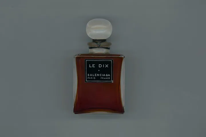 1947 bottle of Balenciaga le dix perfume