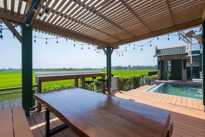 Chiang Mai Villa: Rice Field Jacuzzi Pool Retreat.