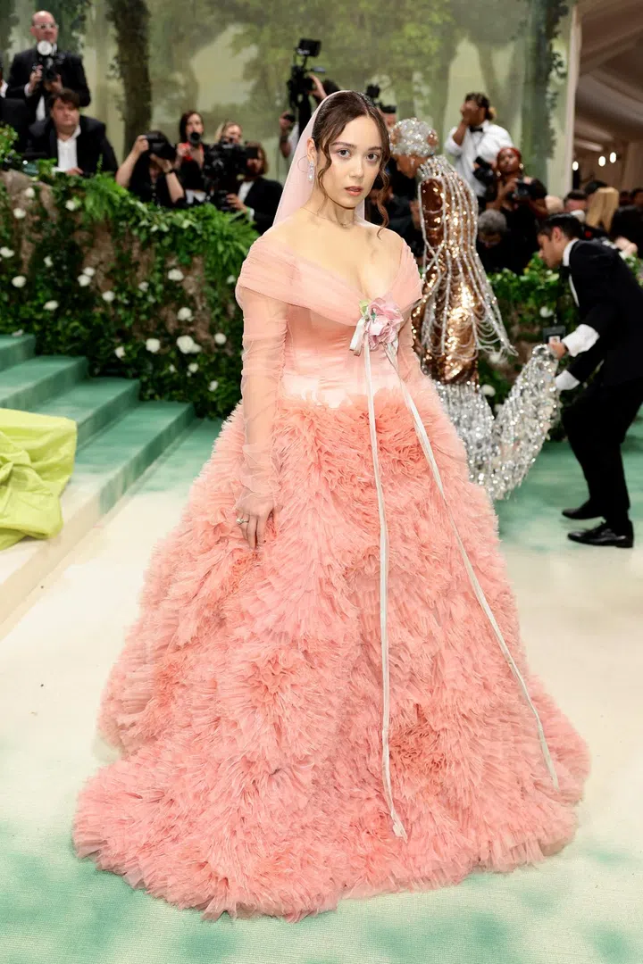 Laufey Met Gala