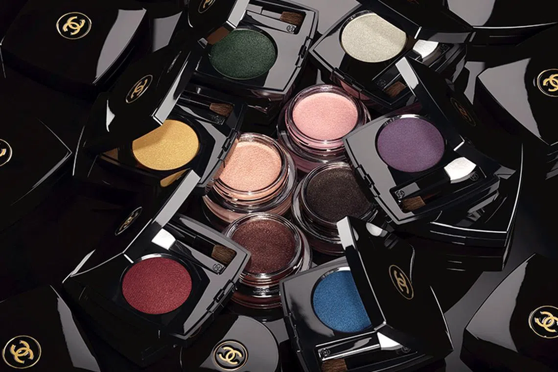 We Are Obsessed With The New Chanel Ombre Premiere Eye Makeup ...
