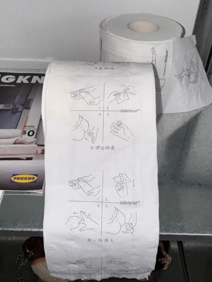 sideway-tiong-bahru-market-pottery-display-singapore