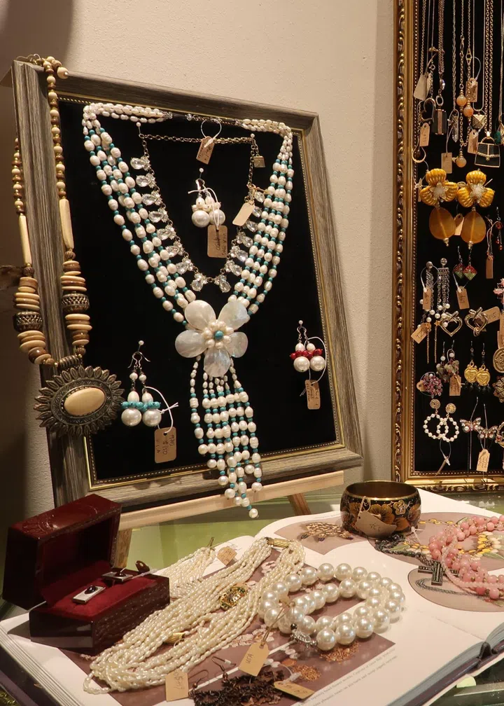 echo vintage pearl necklace