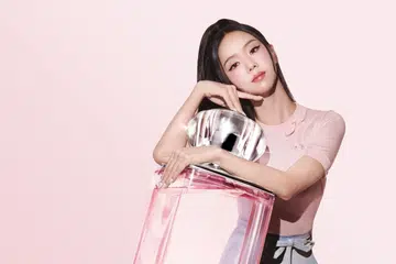 Dior addict lip oil fragrance perfume Jisoo