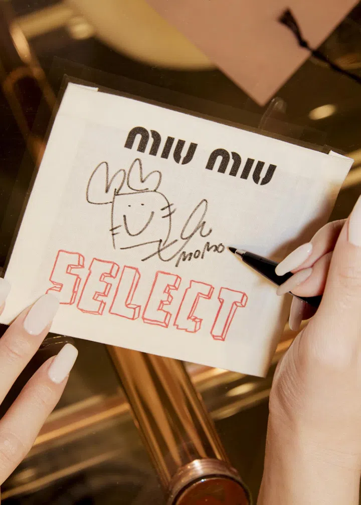 TWICEモモ直筆サイン Miu Miu Select by MOMO Twice's Momo Is The Latest Celeb To Join Miu Miu Select | FZINE