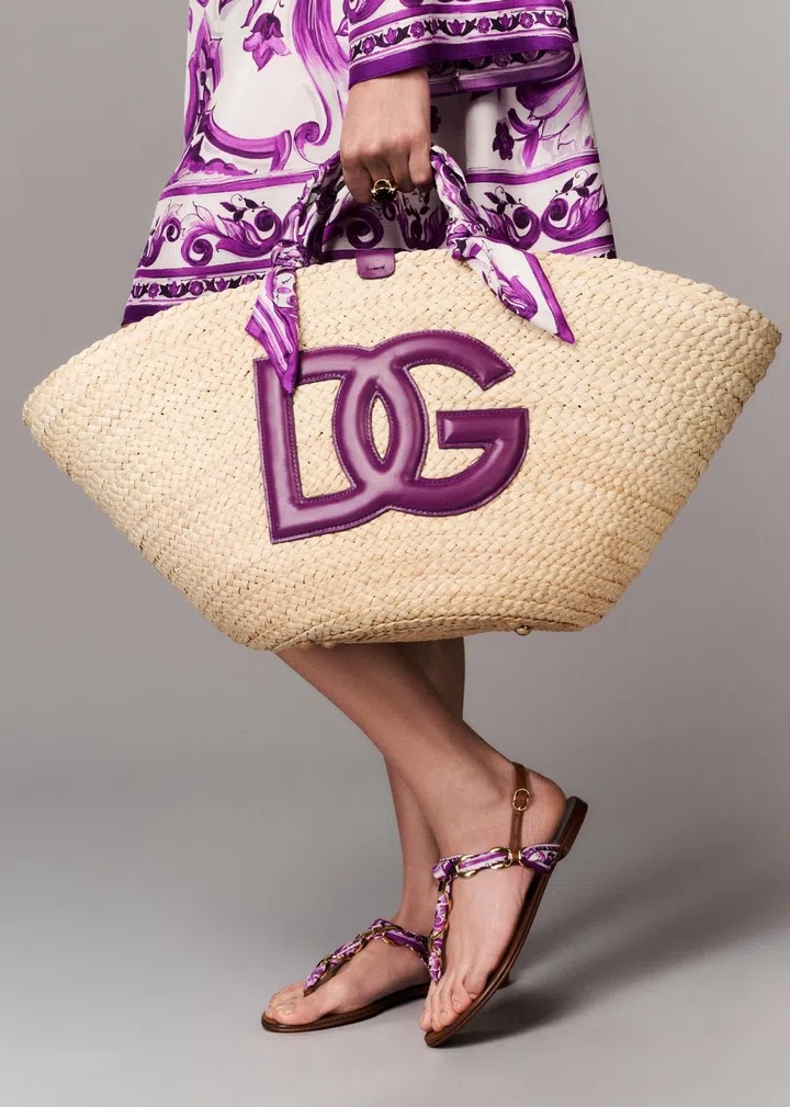 prefall 2025 fall 2025 scarf trend how to style scarf bag trend dolce and gabbana dolce & gabbana