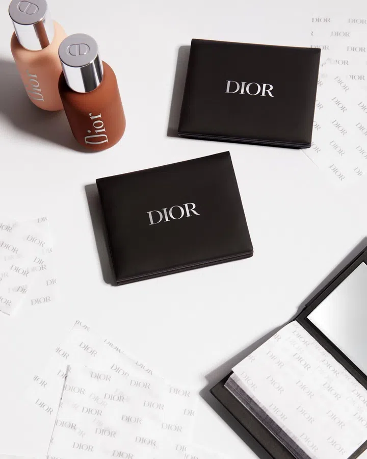 Projet, Image, Step, Ouverture, Fermeture, Timing, Poids, Poste, QC_Retouche, QC_Couleur, QC_Brief, new, 220927_DIOR_ROSE_05_PACKSHOT BACKSTAGE 2023_014 1, Standardisation, 28/11/2022 14:52:43:905, 28/11/2022 14:52:44:459, "0.554", "161.76", Long, , , , 0 crop,