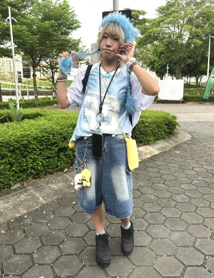 Stray Kids Singapore Concert 2024 Street Style Stay wearing tie dye shirt