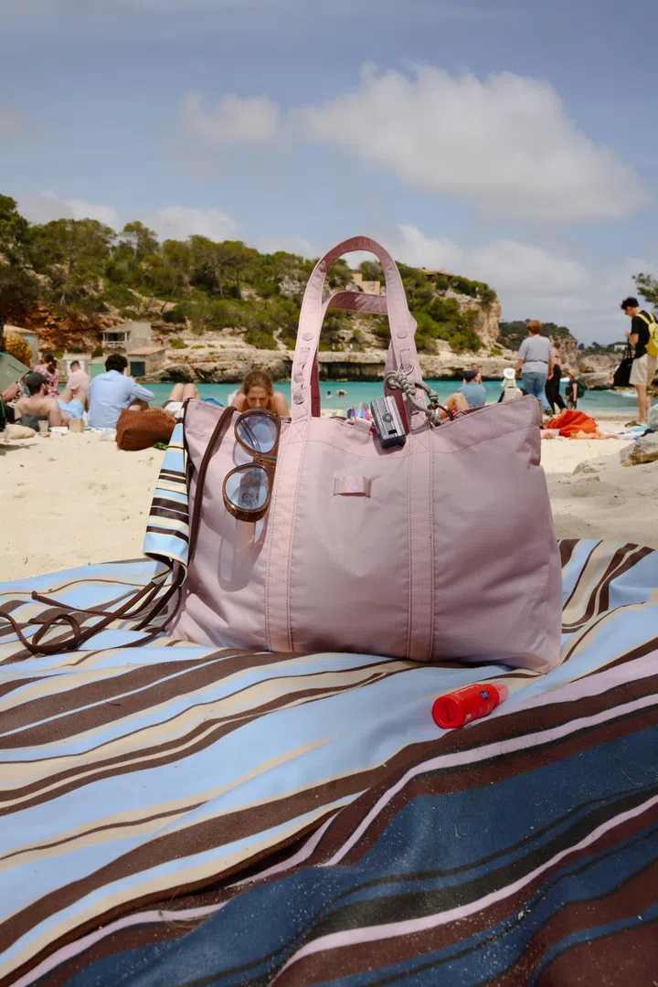 The Paper Bunny Endless Summer: Resort - Slider tote