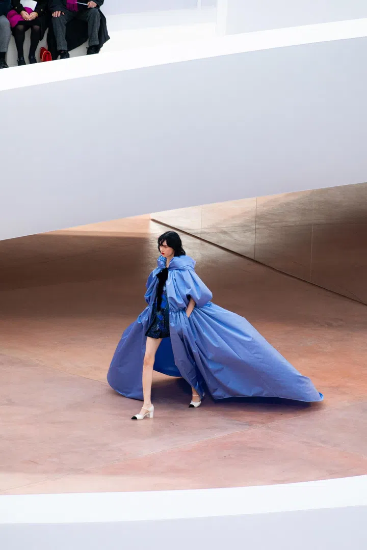 chanel couture spring summer 2025 blue cape