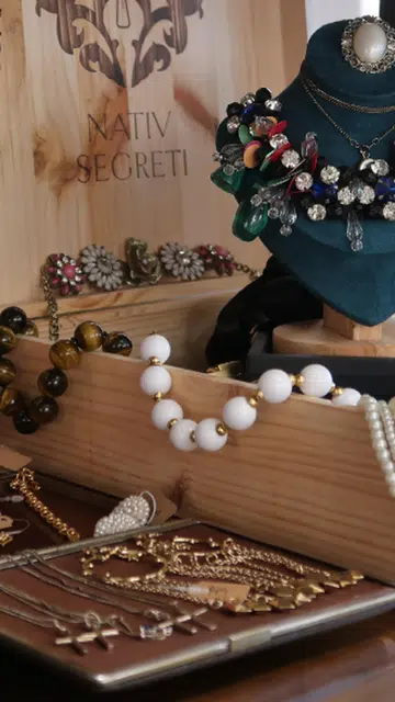 echo vintage jewellery joan collins