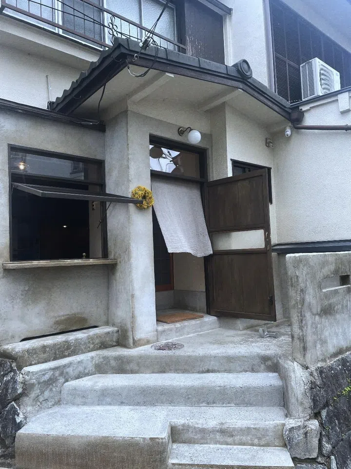 the entrance to singapore artisan chin shiying’s studio in kyoto