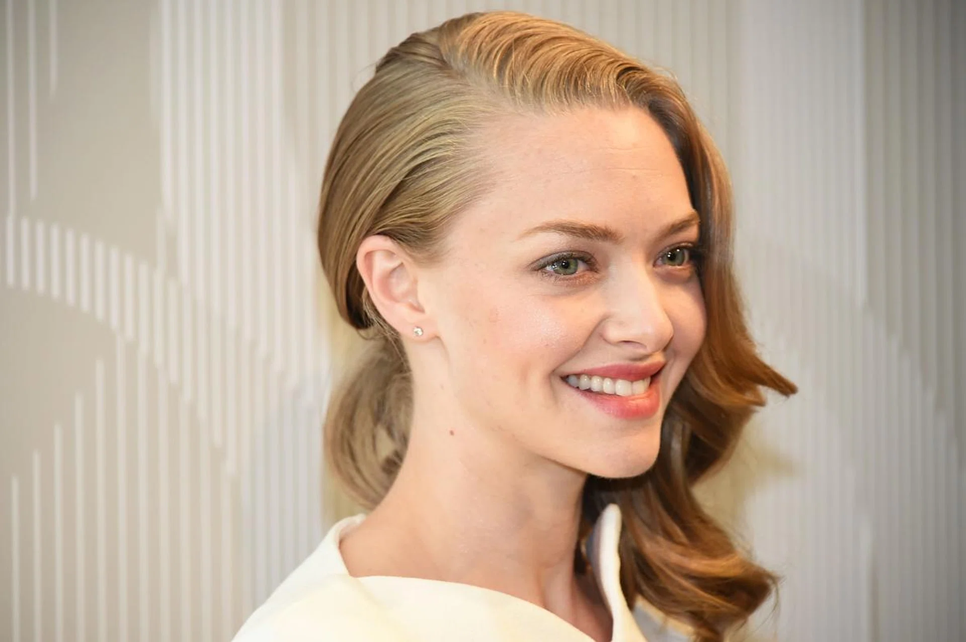 TOKYO, JAPAN - OCTOBER 09:  Amanda Seyfried attends the promotional event for Shiseido's Cle de Peau Beaute at the Palace Hotel on October 9, 2015 in Tokyo, Japan.  (Photo by Jun Sato/Getty Images for cle de peau BEAUTE) *** Local Caption *** Amanda Seyfried
