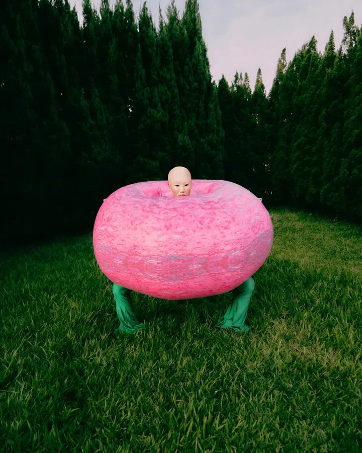  Experimental fashion photography from Malaysia: Wee Yang’s cinema-inspired visual storytelling featuring unconventional silhouettes and nature locations.