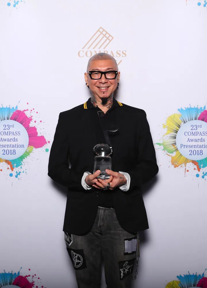 Radio personality and singer Chris Ho, also known as X’Ho received Patron of Music award at the 23rd edition of the Compass (Composers & Authors Society of Singapore) awards held on 23 September 2018 at Resorts World Convention Centre.