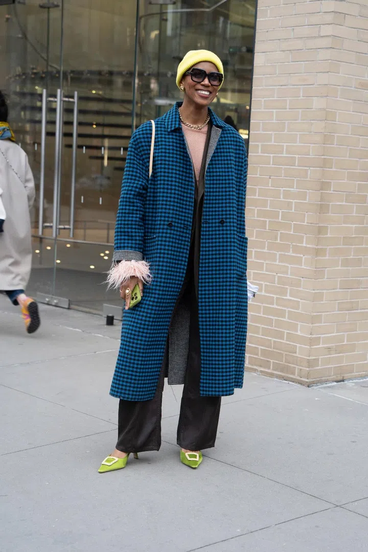 street style blue coat green pumps