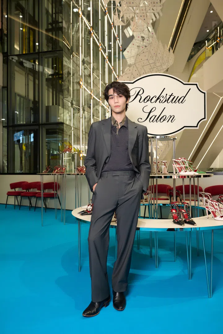 Jeff Satur Valentino Rockstud Salon
