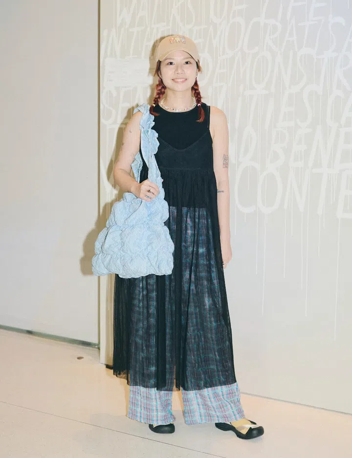 street style singapore design week blue bag