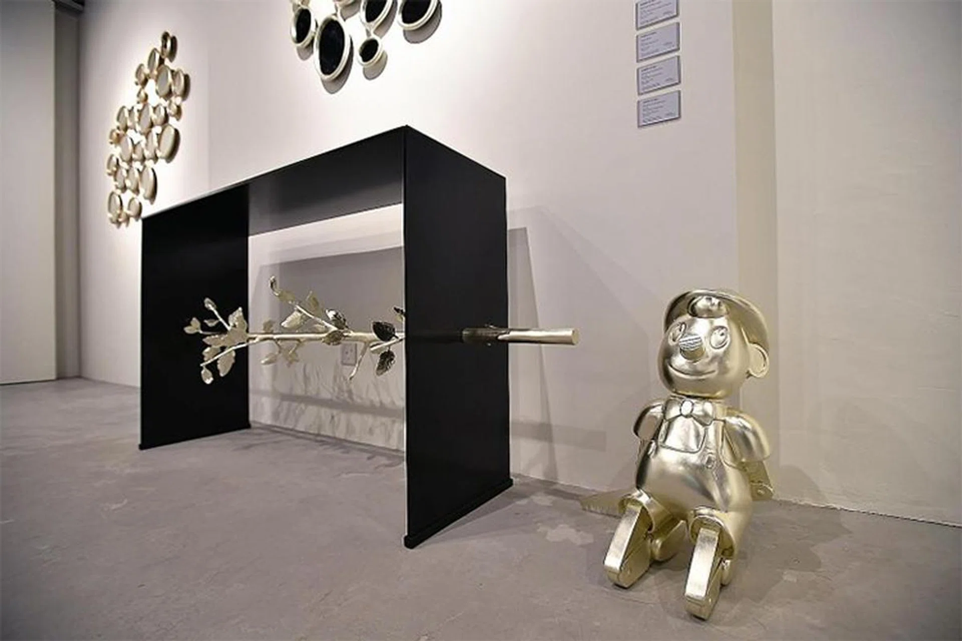 Frenchman Hubert Le Gall is holding his first solo show in Asia and it showcases works such as the Remus mirror, Whale armchair, an Orchid 18 Flowers side table and the Pinocchio Console (above). Photos: Hubert Le Gall, Lim Yaohui