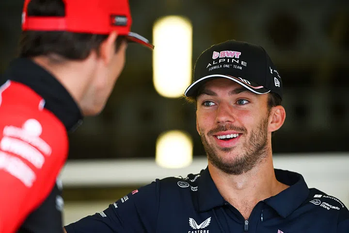 BAKU, AZERBAIJAN - SEPTEMBER 21: Oliver Bearman of Great Britain and Haas F1 and Pierre Gasly of France and Alpine F1 talk on the drivers parade prior to the F1 Grand Prix of Azerbaijan at Baku City Circuit on September 21, 2025 in Baku, Azerbaijan. (Photo by Rudy Carezzevoli/Getty Images)