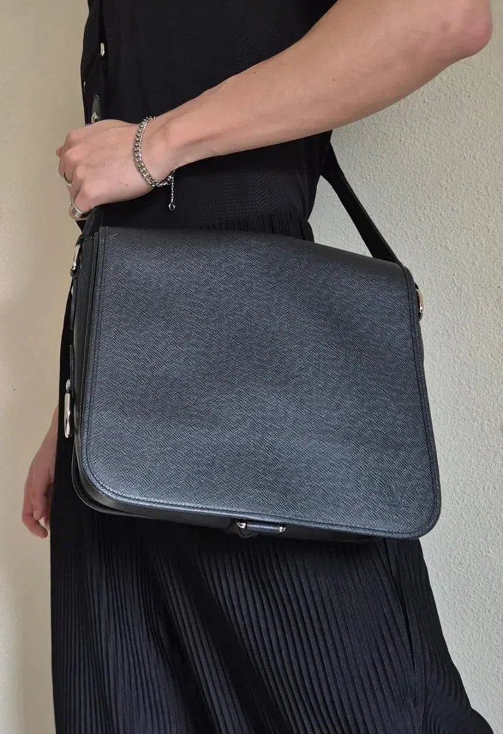 louis vuitton shoulder bag gen z first designer bag luxury bag recommendations