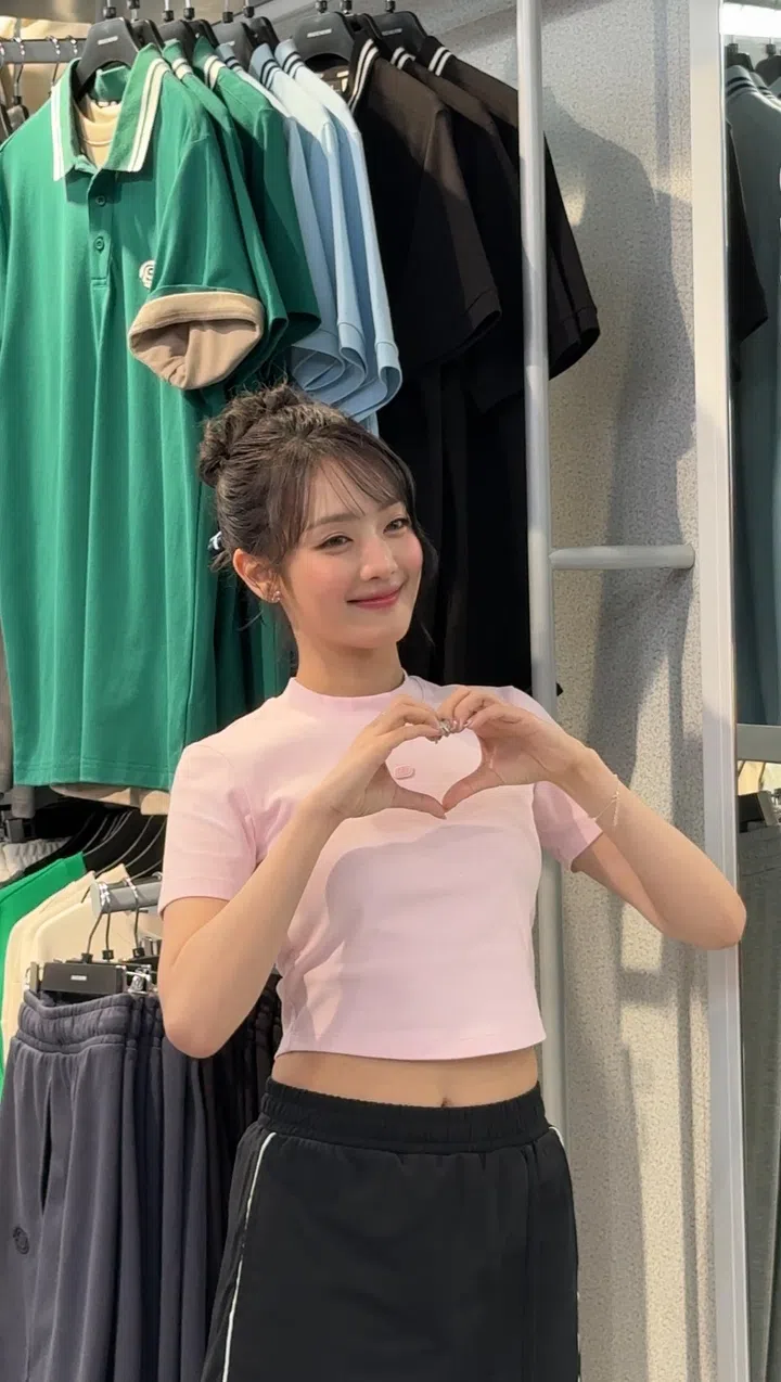 Minnie meets her fans at Skechers' newly revamped Bugis Junction store.  Credit: Germaine Khoo