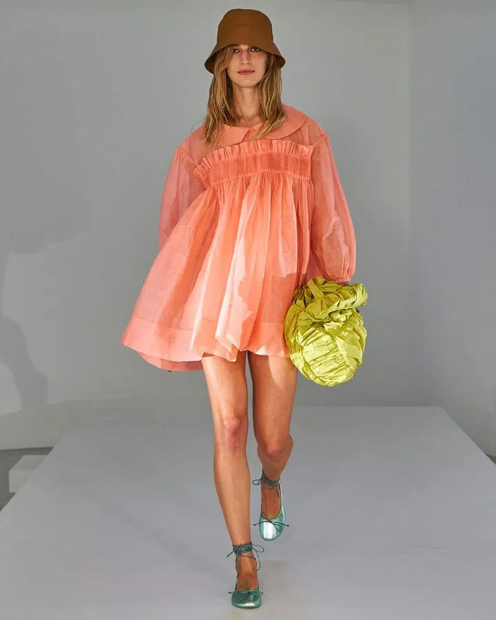 210915 Molly Goddard SS22London Fashion Week Spring Summer 2022Credit: Ben BroomfieldCredit Social: @photobenphotoCopyright: Ben Broomfield Photography07734 852620photo@benbroomfield.comwww.benbroomfield.com