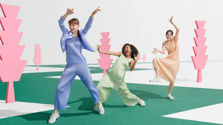 pleats please