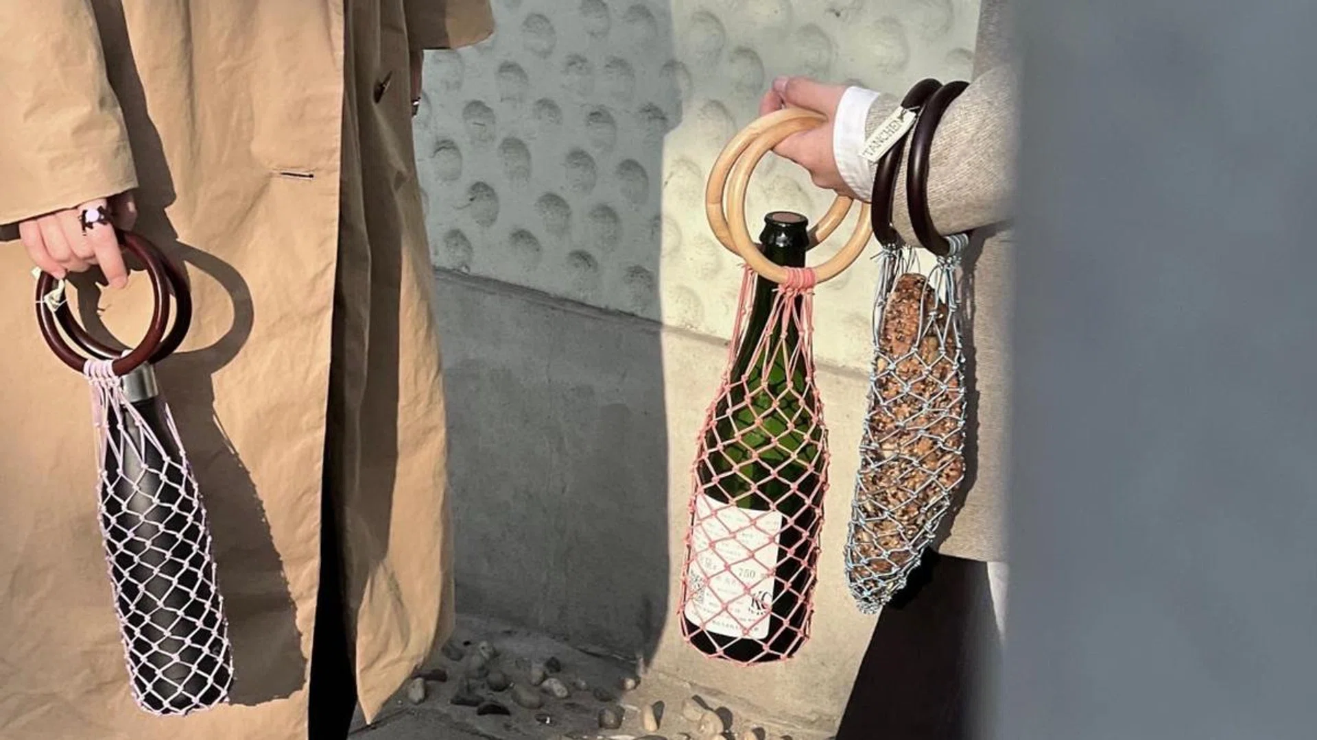 The 0/0 wine bag, a design of Tanchen Studio made of nylon elastic cord and oak wood. Credit: Tanchen Studio