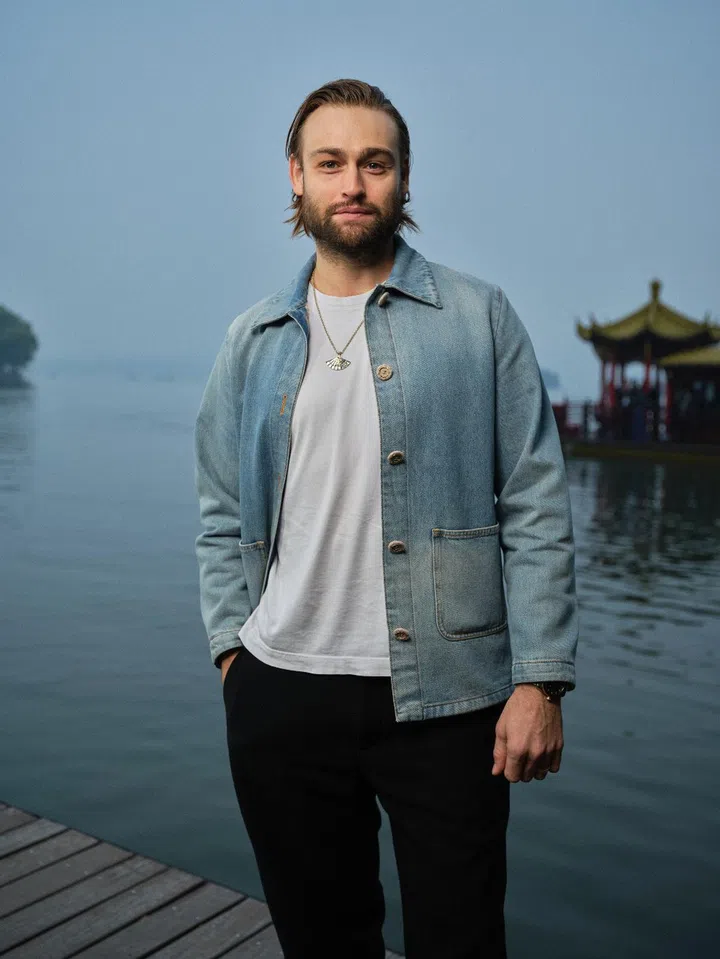 chanel metiers d'art 2024/2025 hangzhou show douglas booth