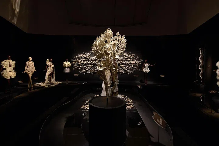 iris van herpen exhibit art science museum singapore sg SCULPTING THE SENSES