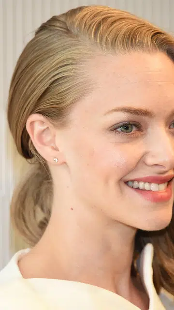 amanda seyfried female magazine singapore