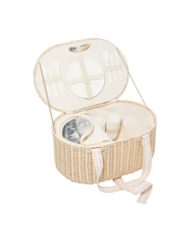 holiday gift guide nara smith inspired sunnlife picnic basket cooler bag aesthetic