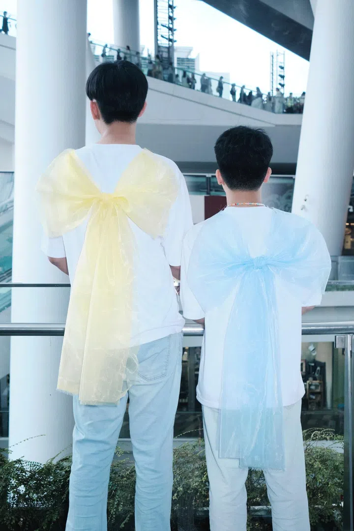 ribbon bow gracie abrams singapore sg concert outfit