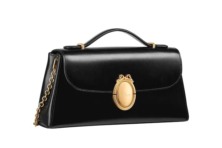 Vintage-inspired luxury branded handbags Fall Winter 2026 - Dior Medaillon