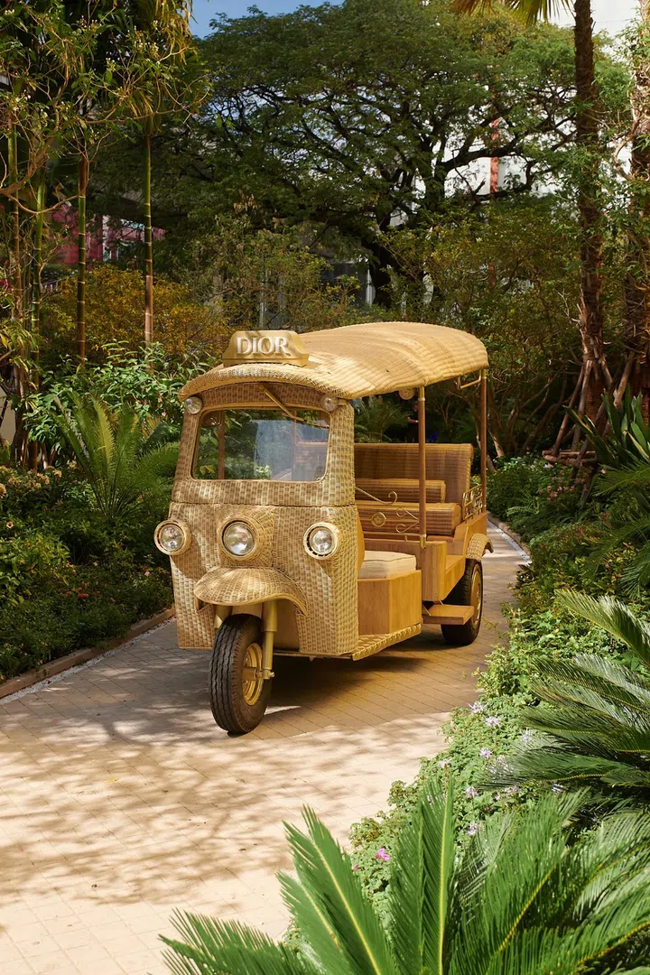 dior gold house Saran Yen Panya tuk tuk